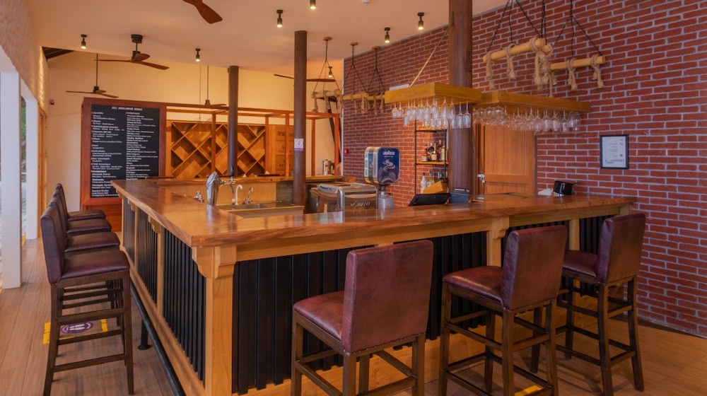 Raiyvilla Bar at Cinnamon Dhonveli thumbnail 2